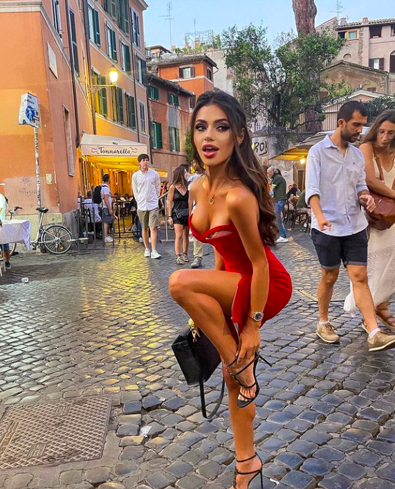 karina kapris, instagram influencer, Ukraine influencer, Dubai Influencer, fashion influencer, model,