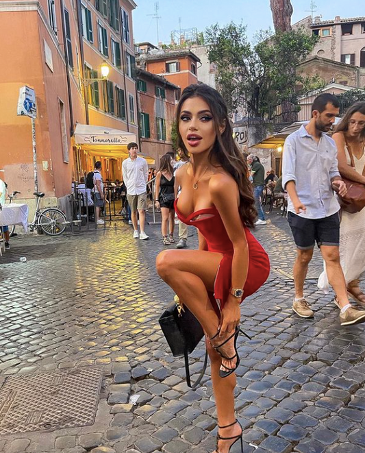 karina kapris, instagram influencer, Ukraine influencer, Dubai Influencer, fashion influencer, model,