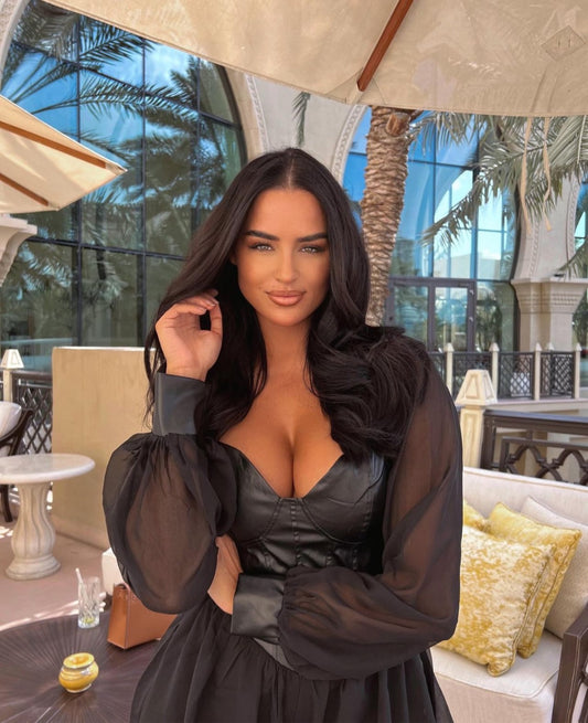 Yasmin de Christie, influencer dubai, influencer UK, brunette, model