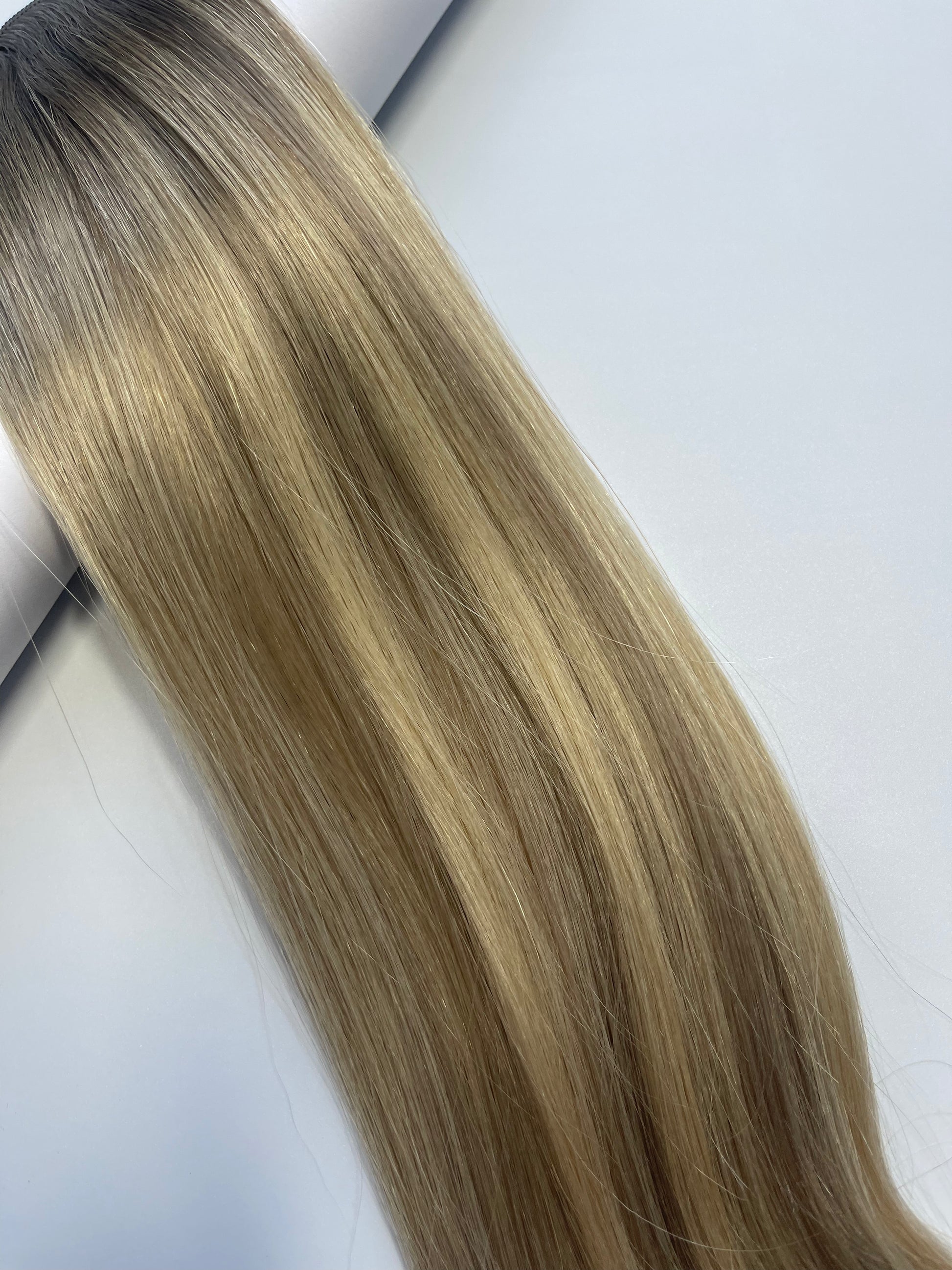 Scandinavian blonde, ash blonde, 9/55, ash blonde mix, light ash blonde, blonde , additional lengths, beauty works, rapunzle hair, SOTA hair, hair brand, bellami, Hair Kings, hair brand, hair supplier, hair factory, hair extensions,