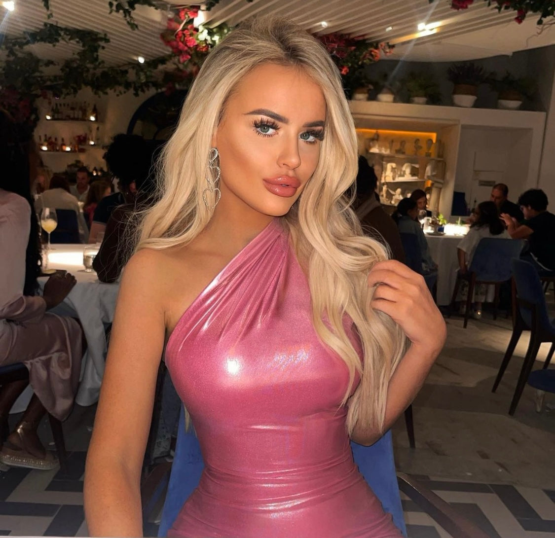 Nicole Farrell, influencer scotland, influencer dubai, Scottish model, hair extensions model