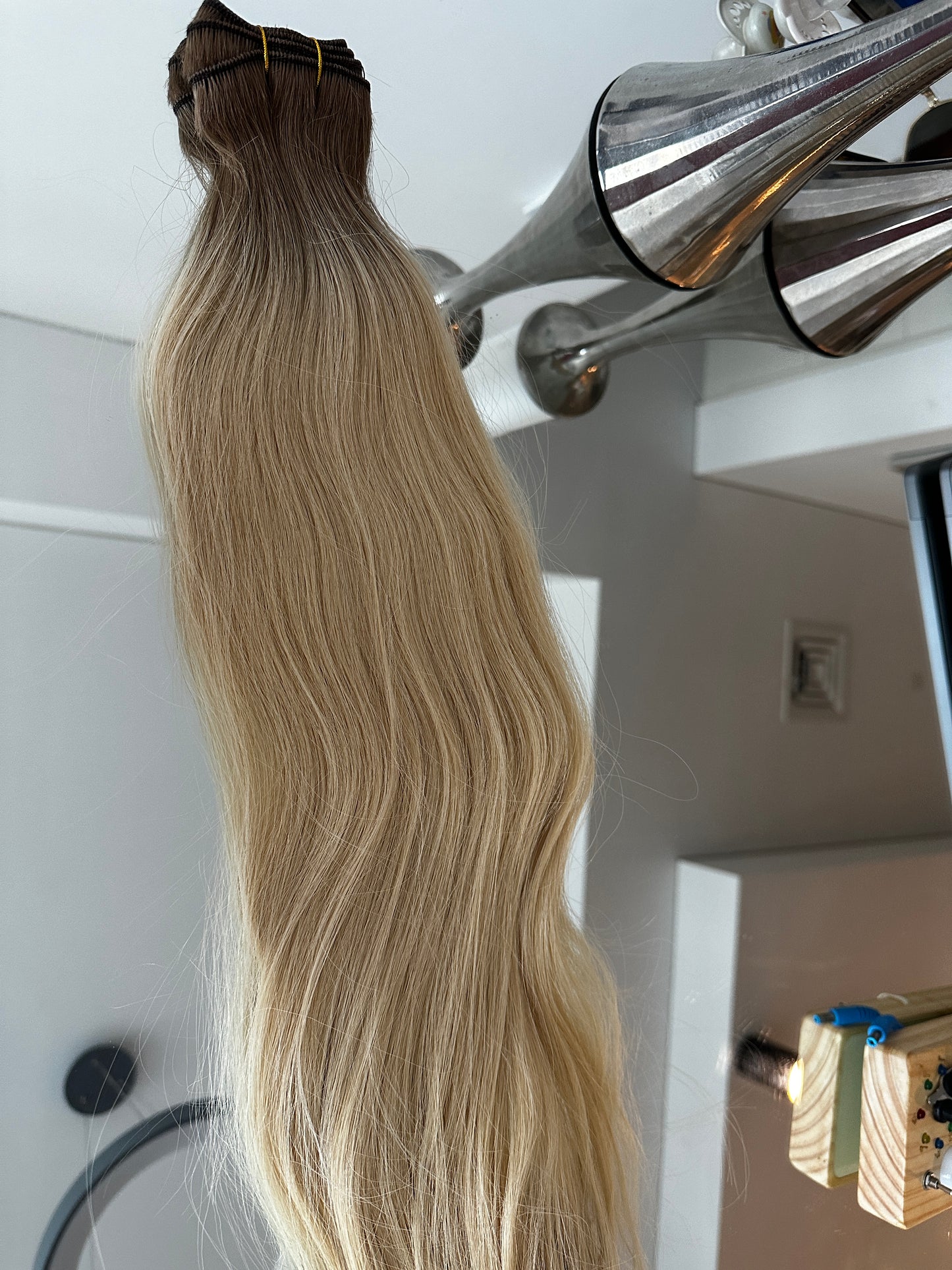 Rooted light blonde 22” 100g